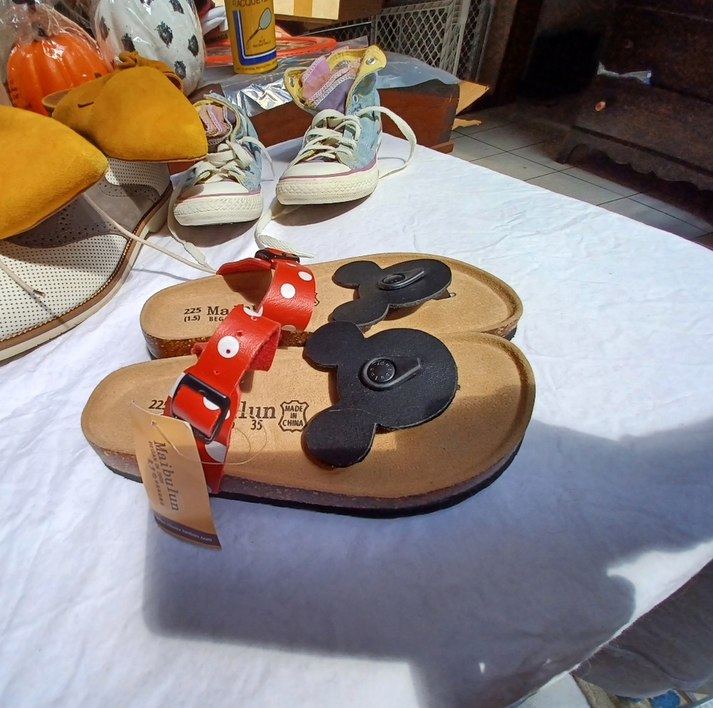 NWOT Maibulun MINNIE MOUSE DISNEY SANDALS EUROPEAN SIZE 35